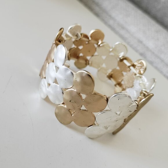 Vintage Cuff Costume Jewelry Bracelet Flower Design Silver and Gold Tones - Picture 6 of 10